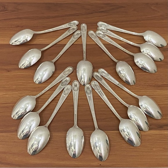 16pcs Vintage WM ROGERS International Silver Silver-plated US. President Spoons - Picture 2 of 16